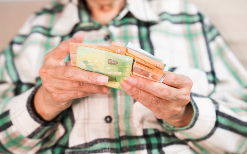 Geld lenen na je 60e: wat kan nog wél?